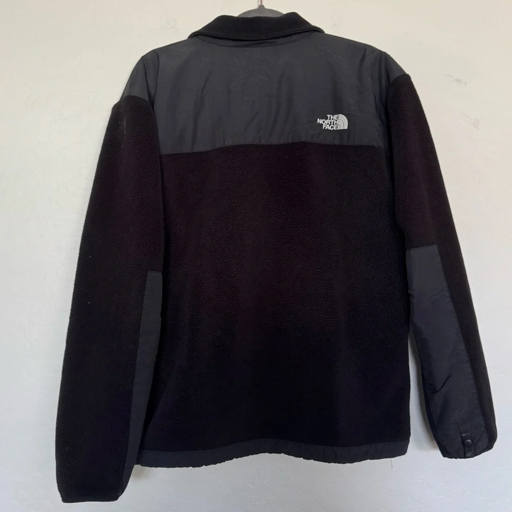 The North Face Retro Denali Jacket Men’s size medium in black